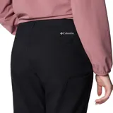 Pantalón de senderismo negro, de corte recto, con cintura media, trabillas para cinturón, bolsillos laterales y bolsillo de seguridad con cierre. Confeccionado con tejido Omni-Shield™ que repele la humedad y Omni-Shade™ Broad Spectrum UPF 50 que protege del sol.