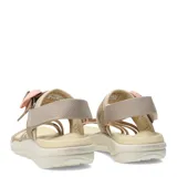 Sandalias Merrell District 4 Backstrap color beige con tiras cruzadas y correa trasera ajustable.