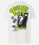 Remera color crudo de corte regular, con cuello redondo y mangas cortas. Estampa frontal con el logo de la banda Green Day en color verde.