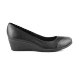 Zapato de vestir Usaflex Vivian de cuero negro, con punta redondeada y taco corrido.