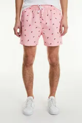 Short de baño rosado con estampado de sandías, cintura elástica con cordón ajustable y bolsillos laterales.