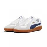Championes Puma Army Trainer blancos con detalles en negro y gamuza gris. Suela de goma color caramelo.