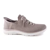 Championes deportivos Skechers Slip-ins Sport Active Virtue color beige, con capellada tejida Stretch Fit, cordones elásticos, plantilla Air-Cooled Memory Foam y suela de tracción flexible.