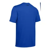 Remera celeste de Under Armour, corte clásico, mangas cortas y logo estampado en el pecho.