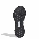 Championes de running Adidas modelo Ultrarun 5 para hombre, diseñados para trail con exterior impermeable y detalles reflectantes. Presentan una combinación de colores blanco, gris y negro con acentos en naranja, mediasuela Bounce 2.0 para amortiguación y suela Adiwear de alta tracción.