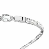 Collar abierto Swarovski Matrix con cristales transparentes de talla cuadrada y pera engarzados en montura con baño de rodio. Presenta un diseño asimétrico con un motivo colgante en forma de lágrima.