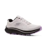 Championes deportivos Skechers Go Run Consistent 2.0 para mujer, color blanco con detalles en negro y violeta. Capellada de malla con superposiciones de cuero sintético, cordones, plantilla Air-Cooled Goga Mat y entresuela con amortiguación ultraligera.