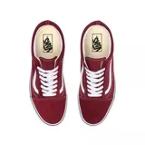 Zapatillas Vans Old Skool de gamuza color bordó con la línea lateral blanca y cordones blancos.