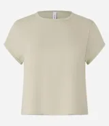 Blusa blanca de poliamida con cuello redondo y mangas cortas.