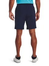 Short de golf azul marino con cinturón negro.