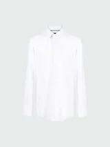 Camisa slim fit elastizada blanca, diseñada para un ajuste cómodo y moderno.