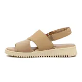 Sandalias Comfortflex color beige con tiras anchas de lycra, pulsera con elástico y suela baja.