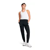 Pantalón de jogging Under Armour color lila, de corte ajustado, con cintura alta elástica, bolsillos laterales y logo de la marca en la cadera.