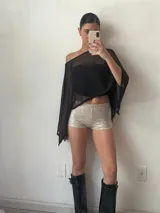 Short dorado con lentejuelas y cintura elastizada.