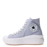 Championes de caña alta, color lila con suela blanca, cordones y diseño urbano.