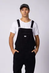 Jardinero de jean negro con breteles regulables y calce relaxed.