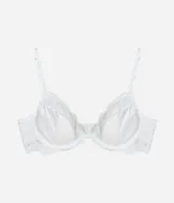 Soutien media taza blanco, confeccionado en encaje con recorte satinado en el busto, con aro y breteles ajustables. No tiene copa.