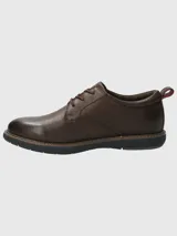 Zapato acordonado de cuero color caramelo, con plantilla hipoalergénica combinada con BLOOM® y suela de Eva con cortes que brindan mayor flexibilidad al caminar.