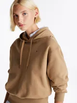 Buzo color beige de Tommy Hilfiger, de felpa de mezcla de algodón, con capucha con cordón, puños y bajo de punto canalé, hombros ligeramente caídos y logo bordado en el pecho.