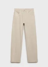 Pantalón de jean color crudo, de tiro alto, corte slouchy y diseño balloon. Cuenta con cinco bolsillos, trabillas y cierre frontal con cremallera y botón.