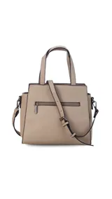 Cartera color beige con doble asa corta y correa larga extraíble. Tiene un bolsillo principal con cierre y varios bolsillos interiores.