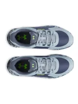 Championes Under Armour Charged Bandit Trail 3, color gris con detalles en verde flúor y suela con patrón de camuflaje. Diseñados para trail running.