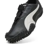 Championes Puma Mostro Perf, color negro con detalles en blanco, con capellada de cuero perforado y suela con tacos de goma.