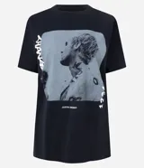 Remera negra de algodón con estampa de Justin Bieber en el frente.