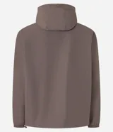 Campera rompevientos color verde oliva, con capucha ajustable con cordón, cierre frontal con cremallera, bolsillos laterales con cremallera y puños elásticos.