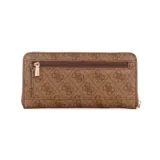 Billetera grande Guess de la línea Laurel, color marrón con estampado del logo de la marca. Tiene cierre de cremallera, múltiples compartimentos para tarjetas, billetes y monedas, y correa de muñeca extraíble.