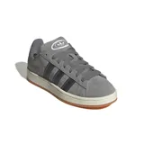 Championes Adidas Campus 00s de hombre, color gris con las tres tiras laterales en negro. Suela color crema y base marrón. Confeccionados en gamuza.