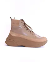 Botines acordonados color beige con suela track y plataforma.