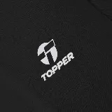 Remera deportiva negra de corte clásico, con logo de Topper estampado en el pecho.