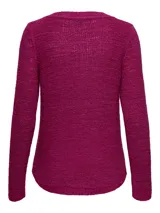 Sweater de punto color fucsia, de corte clásico y mangas largas.