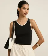 Musculosa de breteles anchos, confeccionada en Rib de algodón y modelo regular. Posee cuello redondo y acabado contrastante.