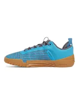Zapatillas de entrenamiento Under Armour TriBase Reign 6, color celeste con detalles en gris y suela color caramelo.