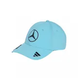 Gorra de béisbol celeste con logo de Mercedes Benz bordado en el frente y las tres tiras de Adidas en la visera.
