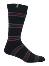 Calcetines negros con franjas horizontales rojas y grises.