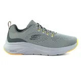 Championes deportivos Skechers Vapor Foam color gris, con cordones, capellada de malla y tejido sintético, plantilla Skechers Air-Cooled Memory Foam y media suela Vapor Foam.