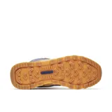 Bota de media caña para hombre, color beige y azul, con cordones y suela de goma.