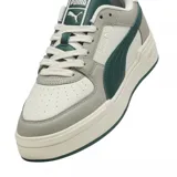 Championes urbanos Puma CA Pro Classic II, color negro con detalles dorados y suela blanca con línea negra.