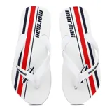 Chinelas de dedo con base celeste y estampado de palmeras y logo Mormaii en blanco y negro.