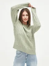 Sweater verde claro con diseño de trenzas.