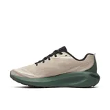 Zapatillas de running Merrell Morphlite de color beige con detalles en verde y negro.