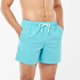 Short de baño celeste con textura de panal de abeja y cordón ajustable blanco.