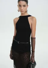 Body negro de tejido de punto fino con cuello halter y espalda descubierta.