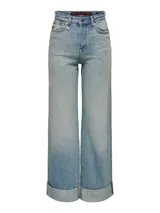 Pantalón de jean celeste de corte ancho, tiro alto y cierre de gancho y cremallera.