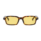 Lentes de sol unisex con montura cuadrada negra y lentes grises. Fabricados con plástico reciclado, con filtro UV 400. Incluye estuche.