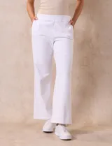 Pantalón blanco de tejido suave, marca Ruby Rd. Corte wide leg, con pretina ancha elastizada y bolsillos laterales.