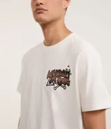 Remera blanca de algodón con estampa en la espalda de perros vestidos como gangsters y la frase "Beware of Dog".